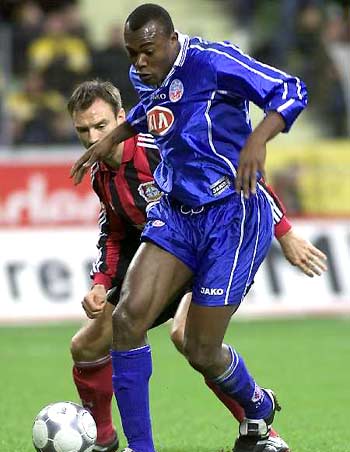 过布置两名 过布置两名